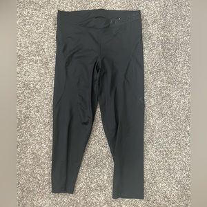 Women’s Nike 3/4 Length Leggings Black. Size M